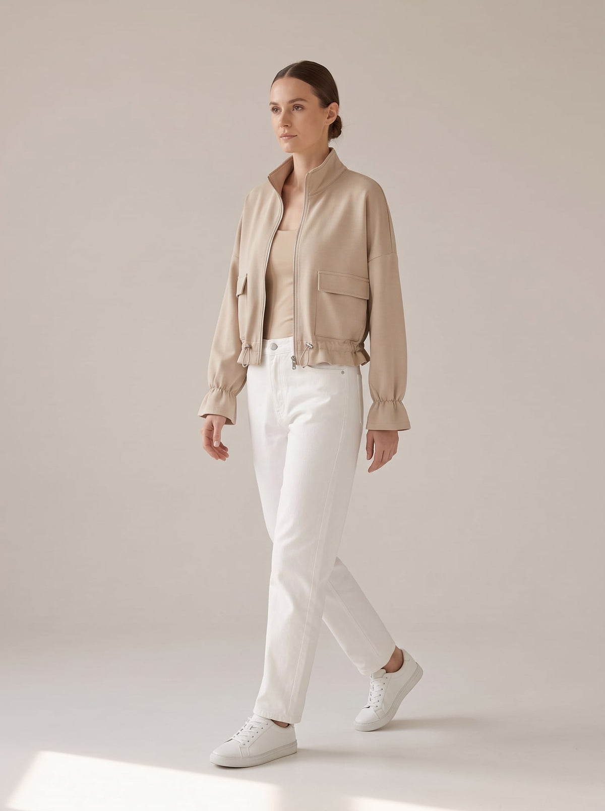 FELPA CROPPED CON TASCHE CARGO Beige - in movimento - IRONICA