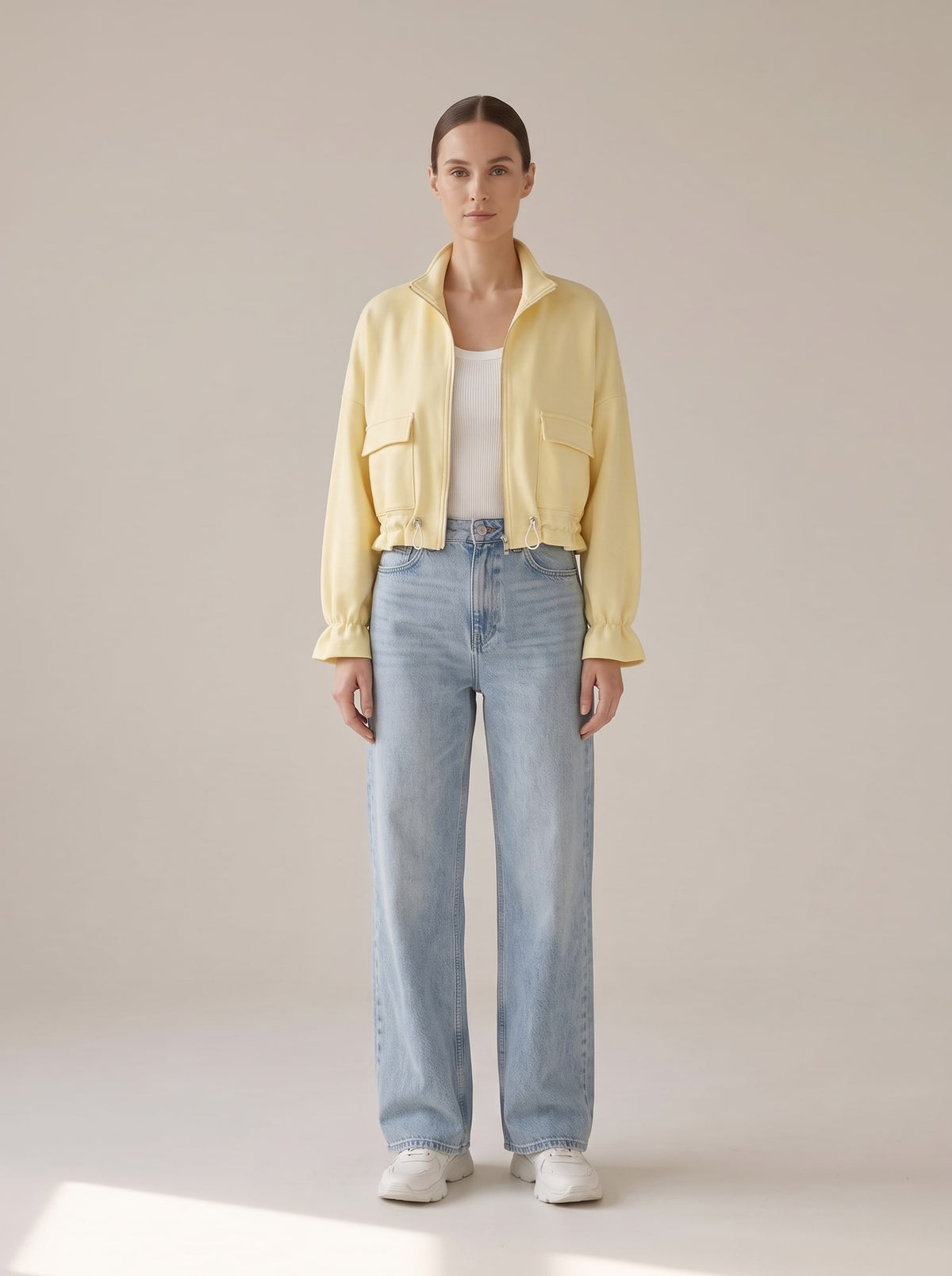 FELPA CROPPED CON TASCHE CARGO Giallo - indossato - IRONICA