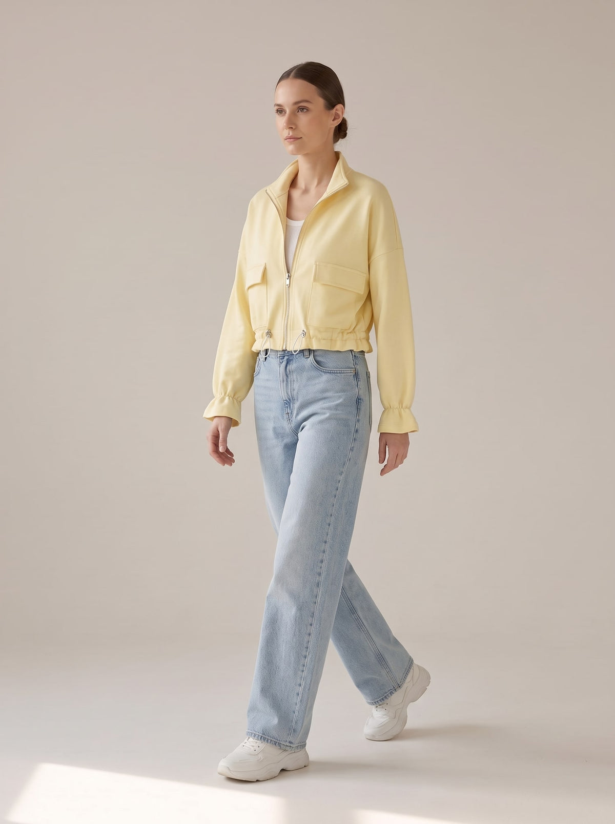 FELPA CROPPED CON TASCHE CARGO Giallo - in movimento - IRONICA