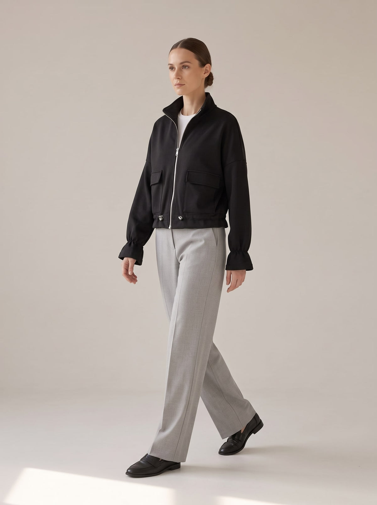 FELPA CROPPED CON TASCHE CARGO Nero - in movimento - IRONICA