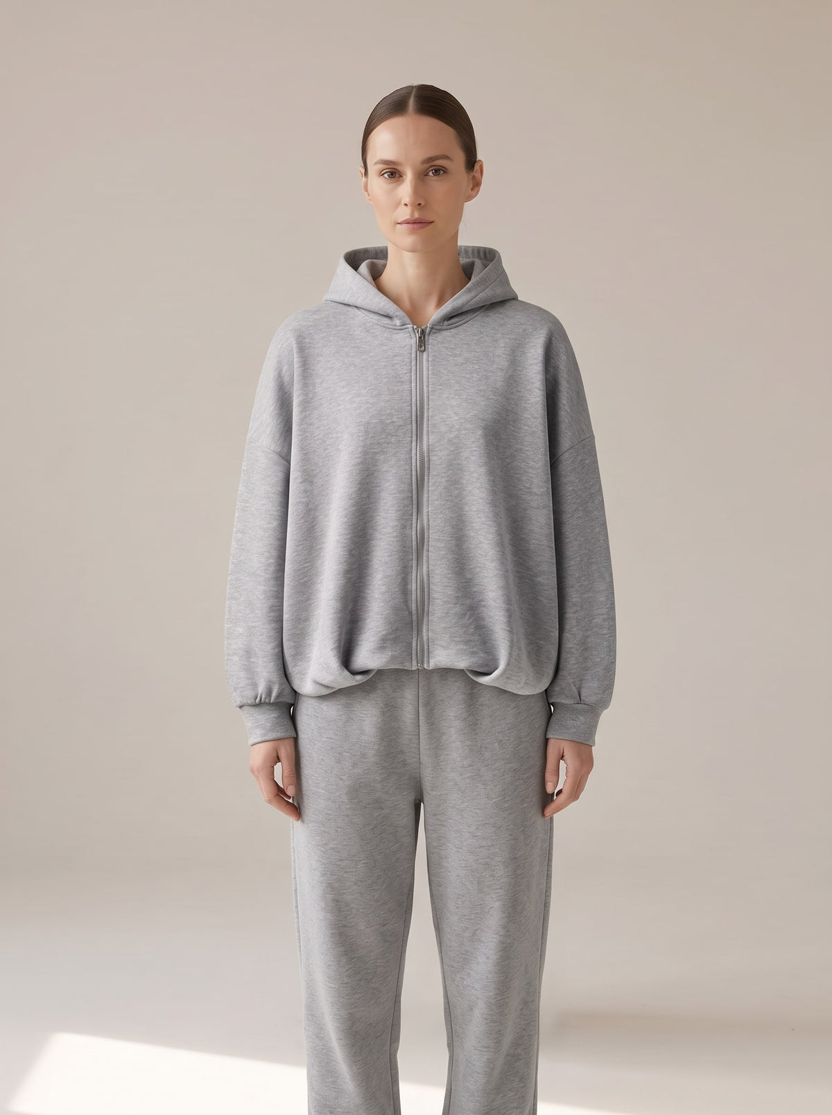 FELPA OVERSIZE CON CAPPUCCIO Grigio - indossato - IRONICA