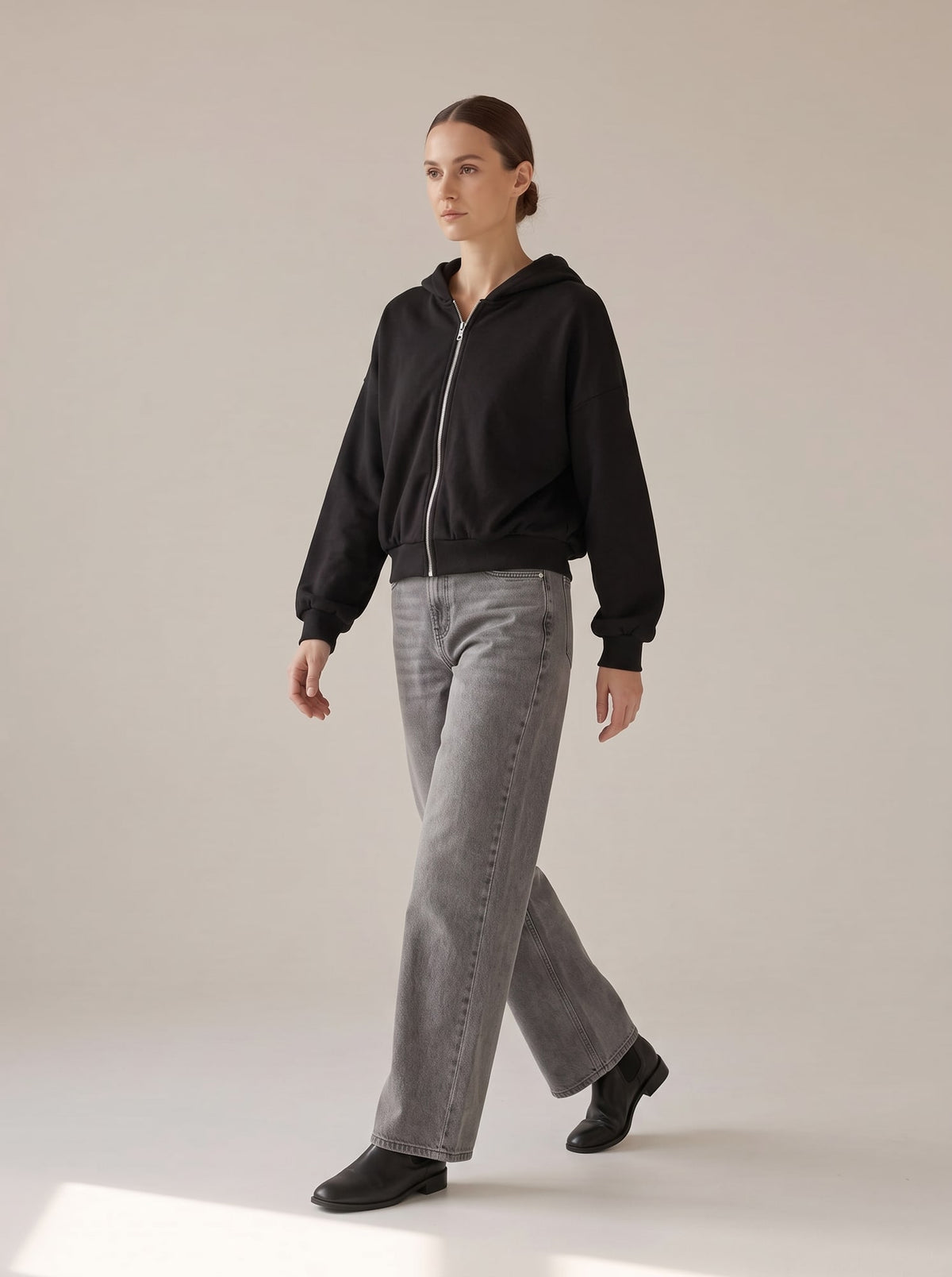 FELPA OVERSIZE CON CAPPUCCIO Nero - in movimento - IRONICA