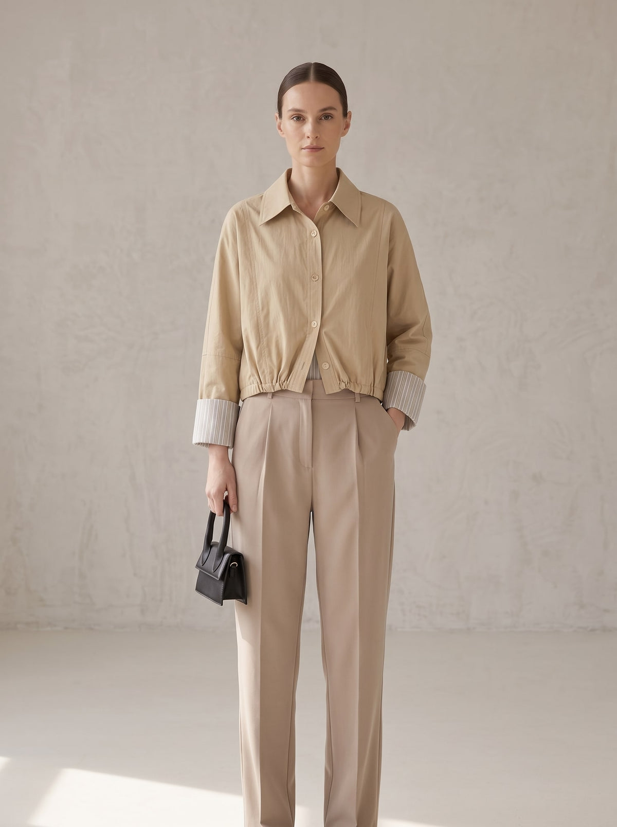 GIACCA CROPPED CON COULISSE Beige - indossato - IRONICA