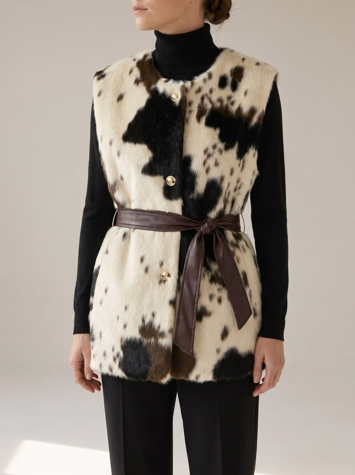 GILET IN ECOPELLICCIA CON CINTURA Avorio - dettaglio - IRONICA