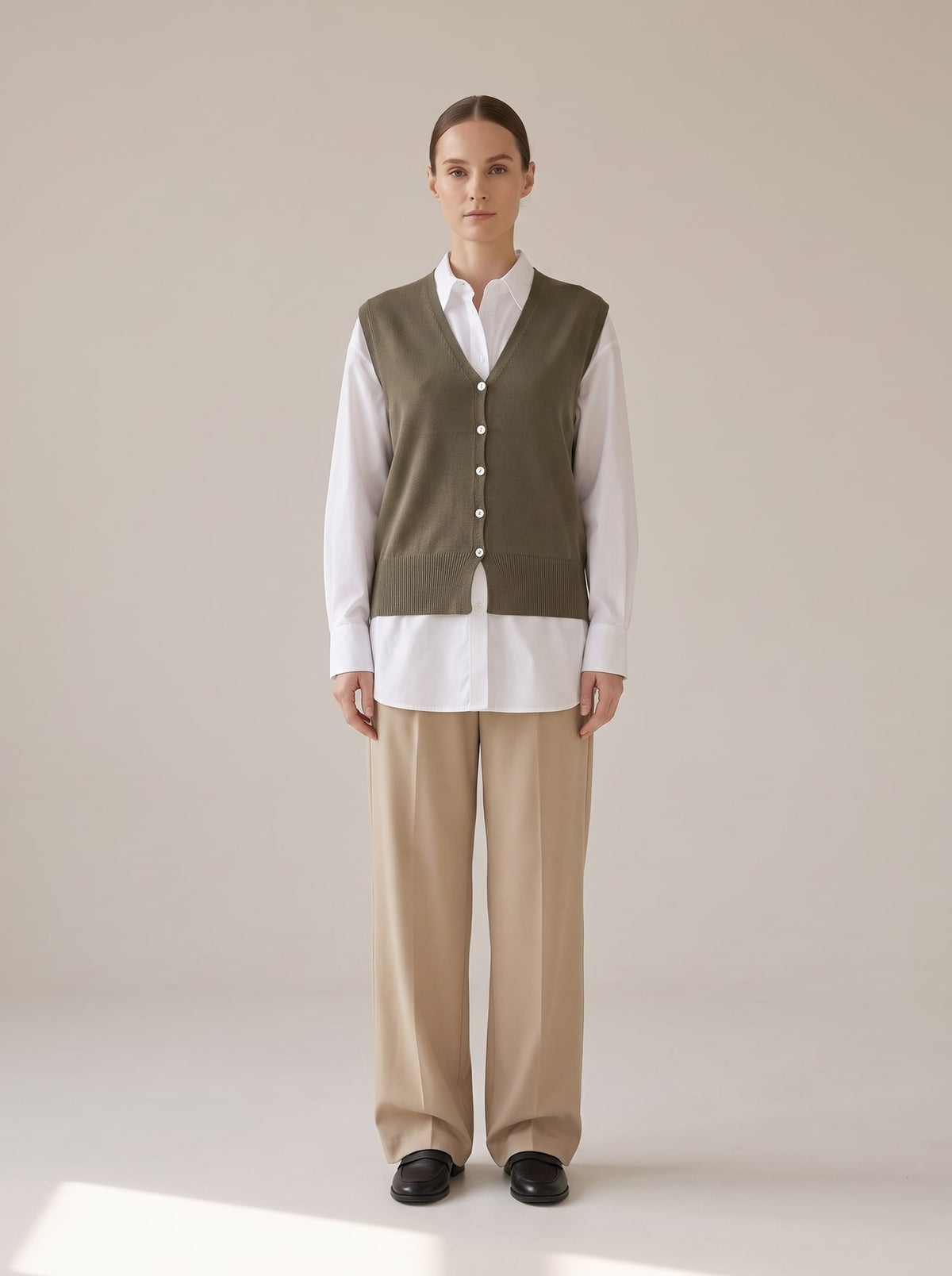 GILET IN MAGLIA CON BOTTONI Militare - indossato - IRONICA