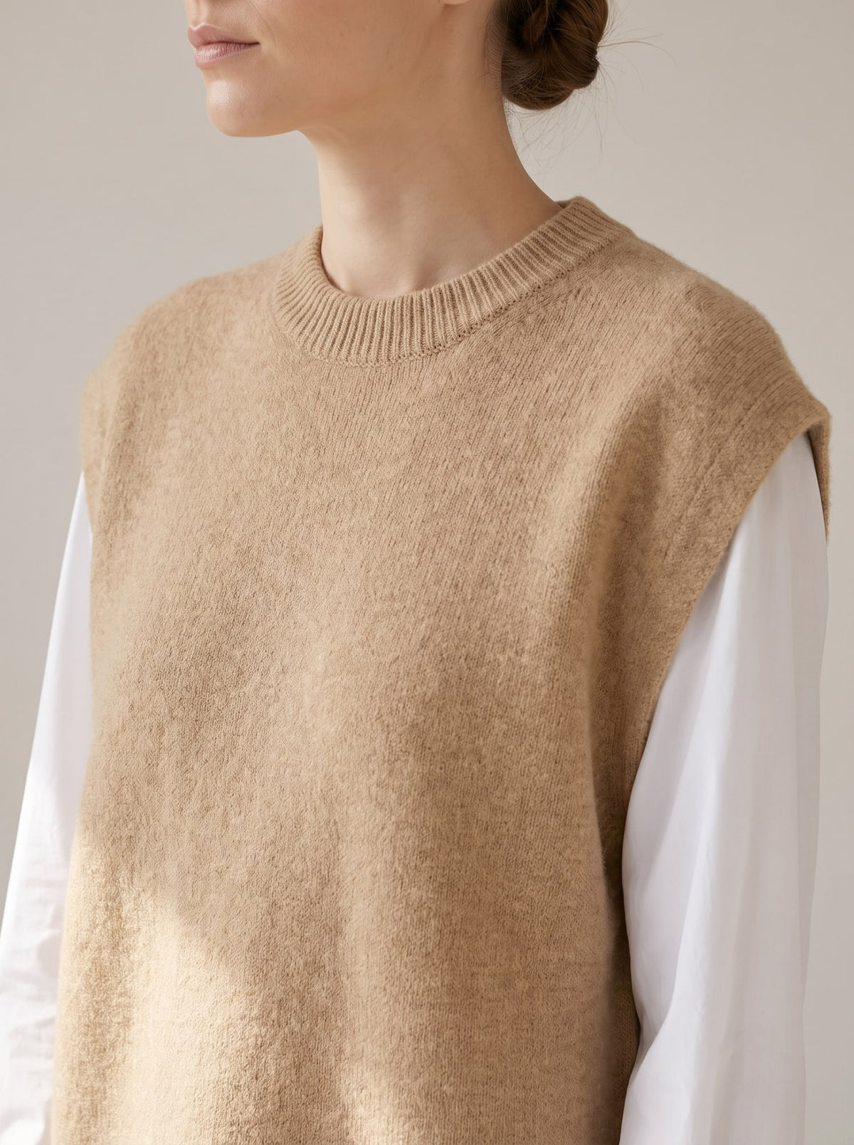 GILET IN MAGLIA GIROCOLLO Beige - dettaglio - IRONICA