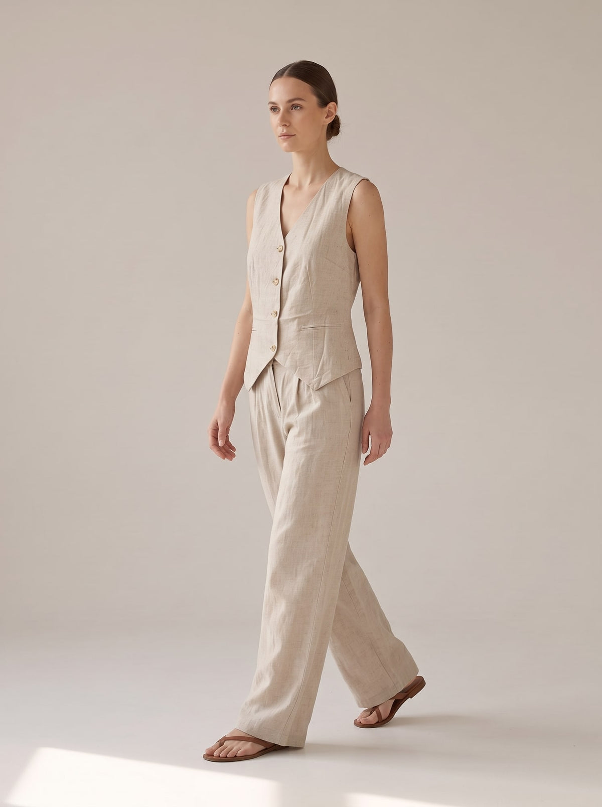 GILET SARTORIALE CON SCOLLO A V Beige - in movimento - IRONICA