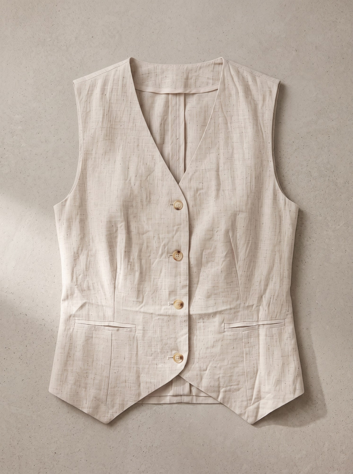 GILET SARTORIALE CON SCOLLO A V Beige - still life - IRONICA