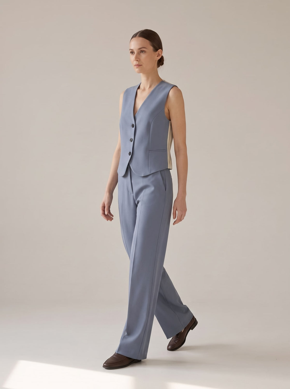 GILET SARTORIALE CON SCOLLO A V Blu - in movimento - IRONICA