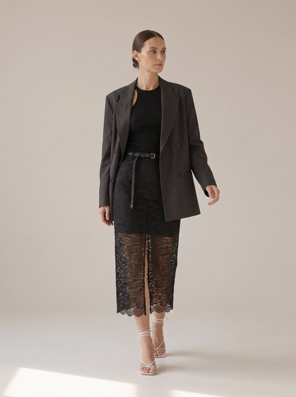 GONNA MIDI IN PIZZO CON CINTURA Nero - in movimento - IRONICA
