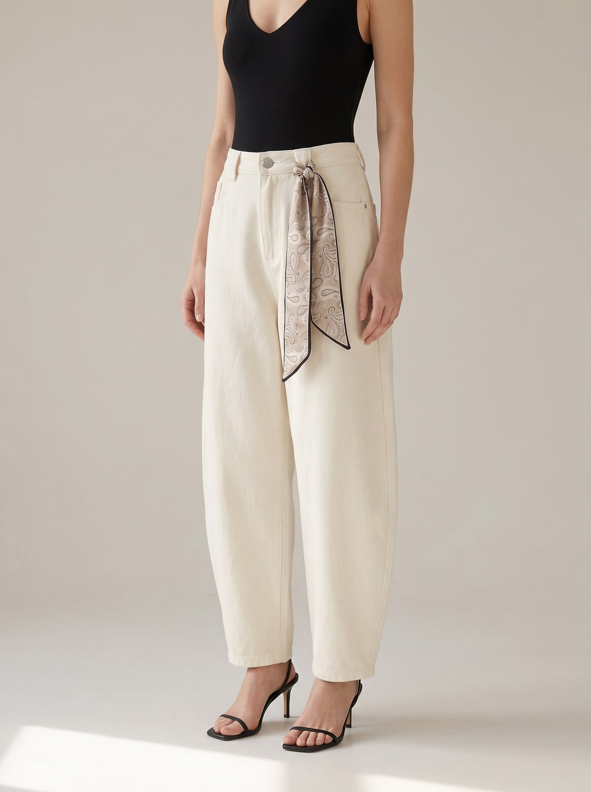 JEANS BAGGY CON FOULARD Avorio - dettaglio - IRONICA