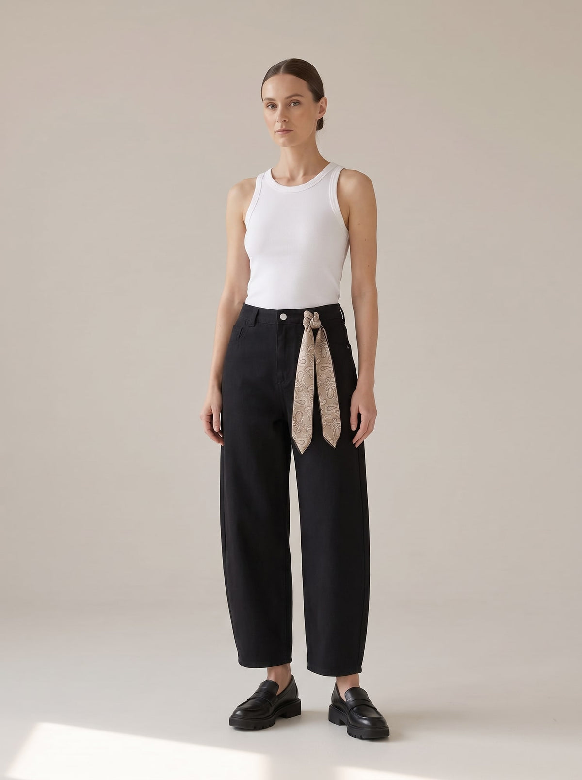 JEANS BAGGY CON FOULARD Nero - indossato - IRONICA