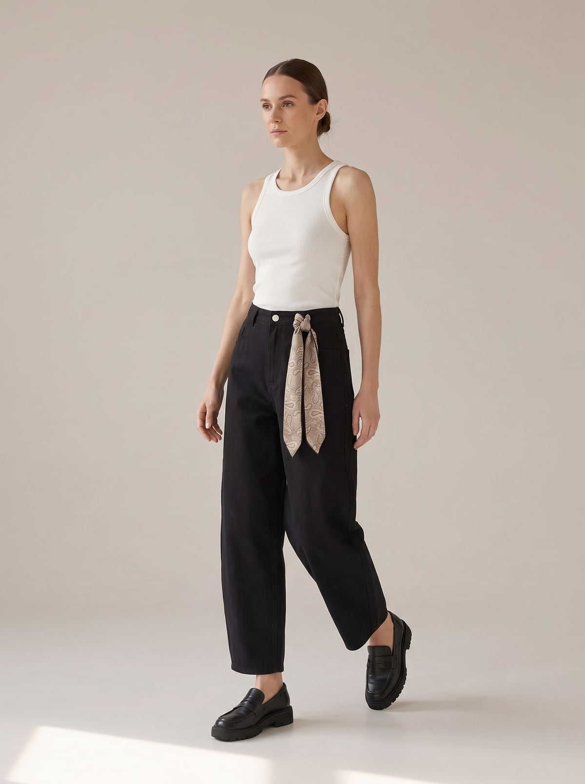 JEANS BAGGY CON FOULARD Nero - in movimento - IRONICA