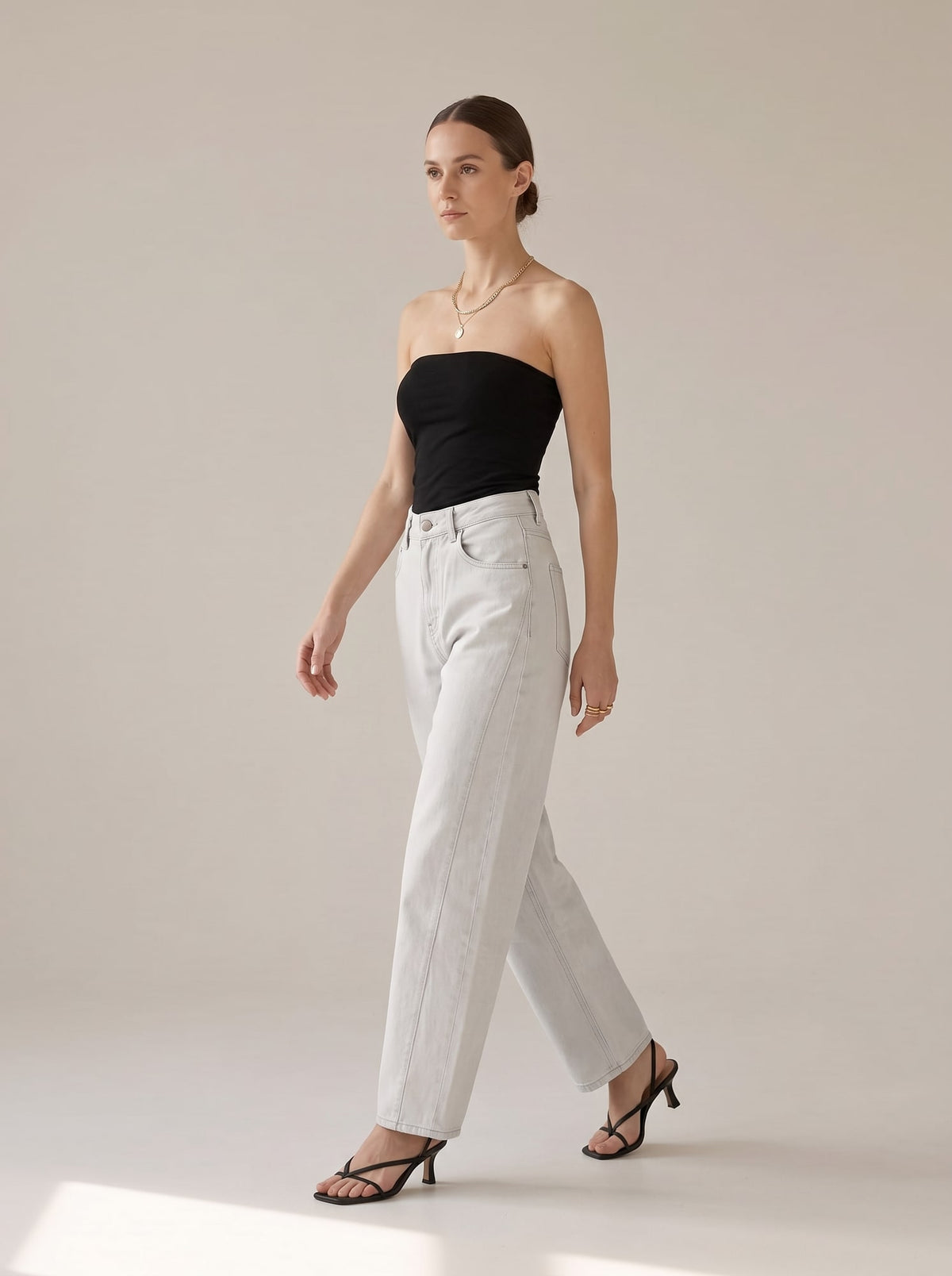 JEANS BARREL A VITA ALTA Off White - in movimento - IRONICA