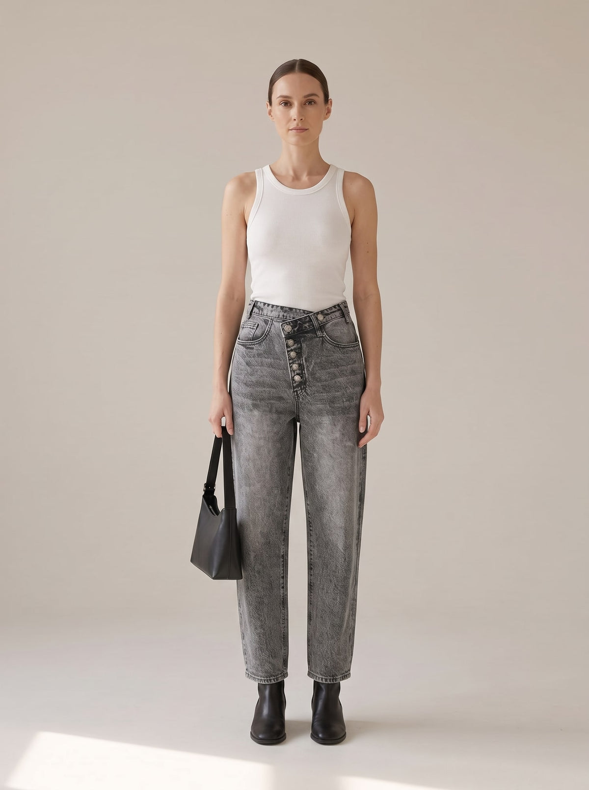 JEANS DRITTI CON VITA ASIMMETRICA Grigio - indossato - IRONICA