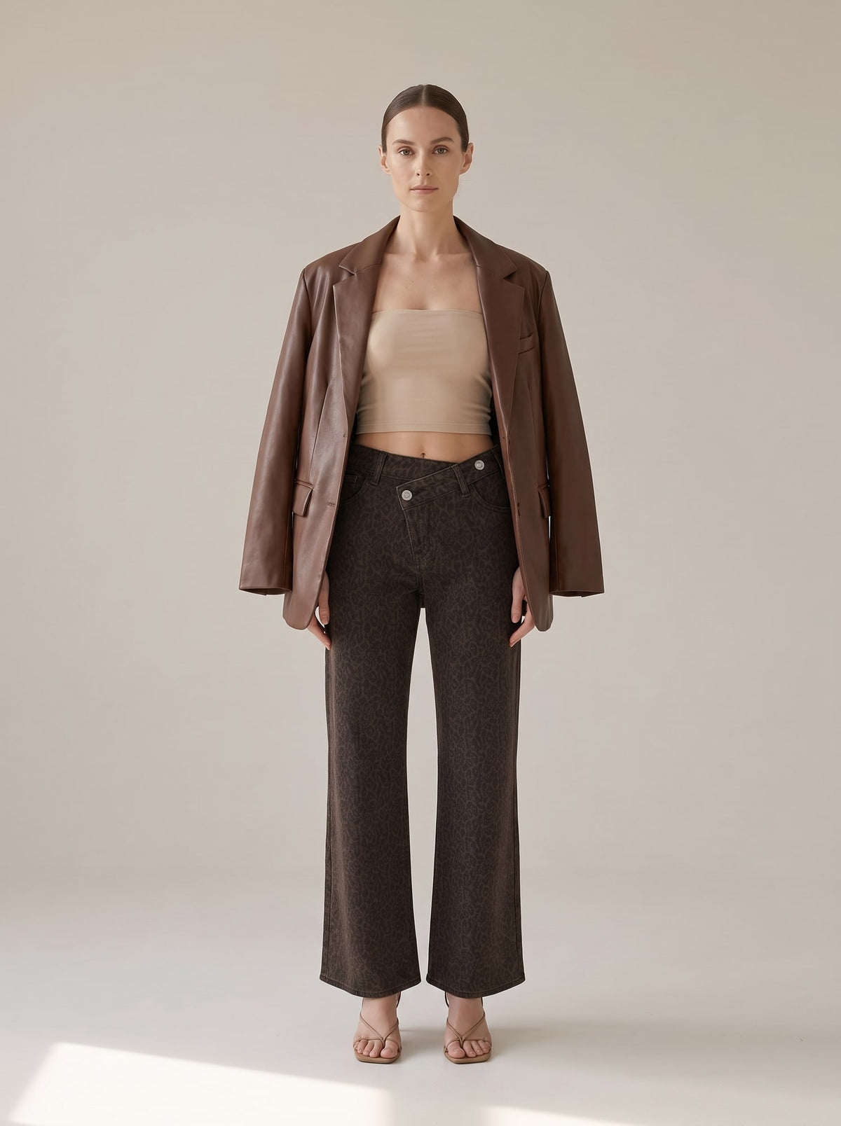 JEANS WIDE LEG VITA ASIMMETRICA Leopardato - indossato - IRONICA