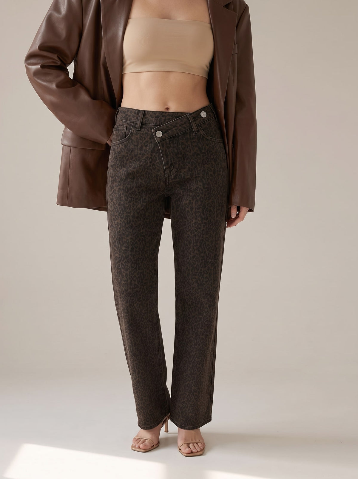 JEANS WIDE LEG VITA ASIMMETRICA Leopardato - dettaglio - IRONICA