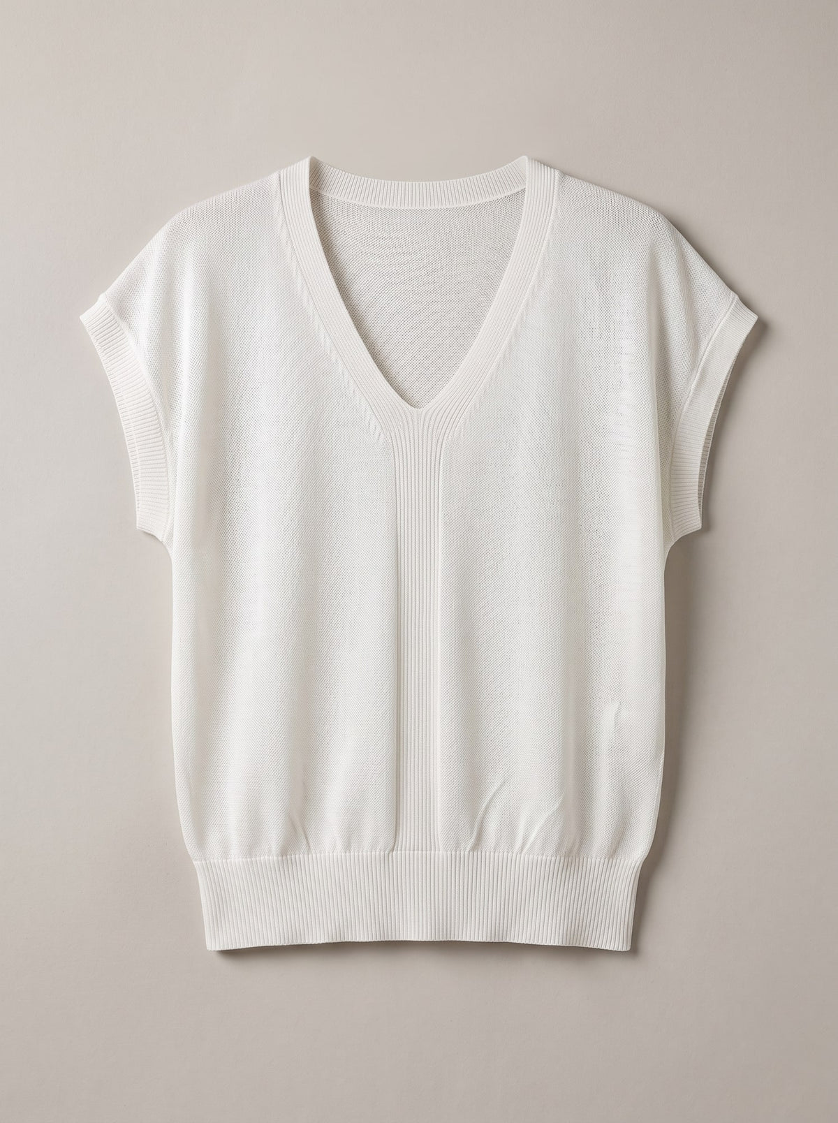 MAGLIA A COSTINE CON SCOLLO A V Bianco - still life - IRONICA