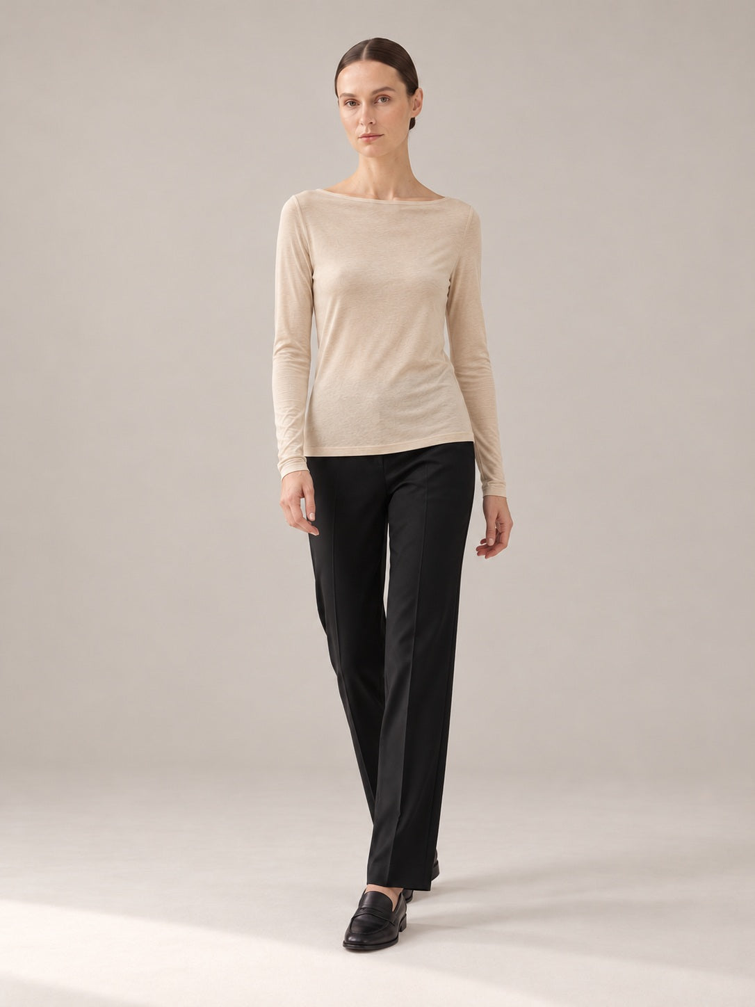 MAGLIA MISTO CASHMERE Beige - movimento - IRONICA