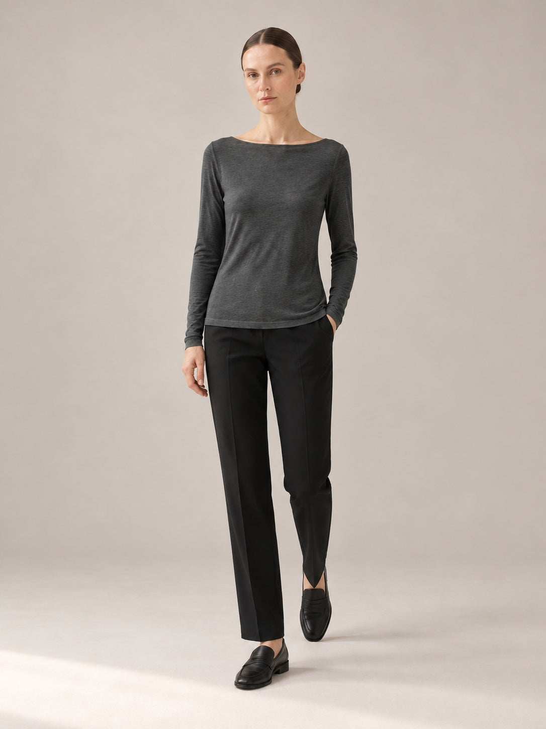 MAGLIA MISTO CASHMERE Grigio scuro - movimento - IRONICA
