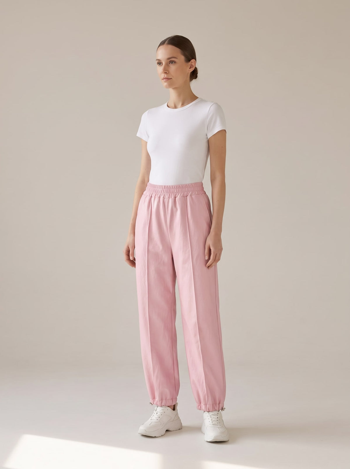 PANTALONE EFFETTO PELLE CON COULISSE Rosa - indossato - IRONICA