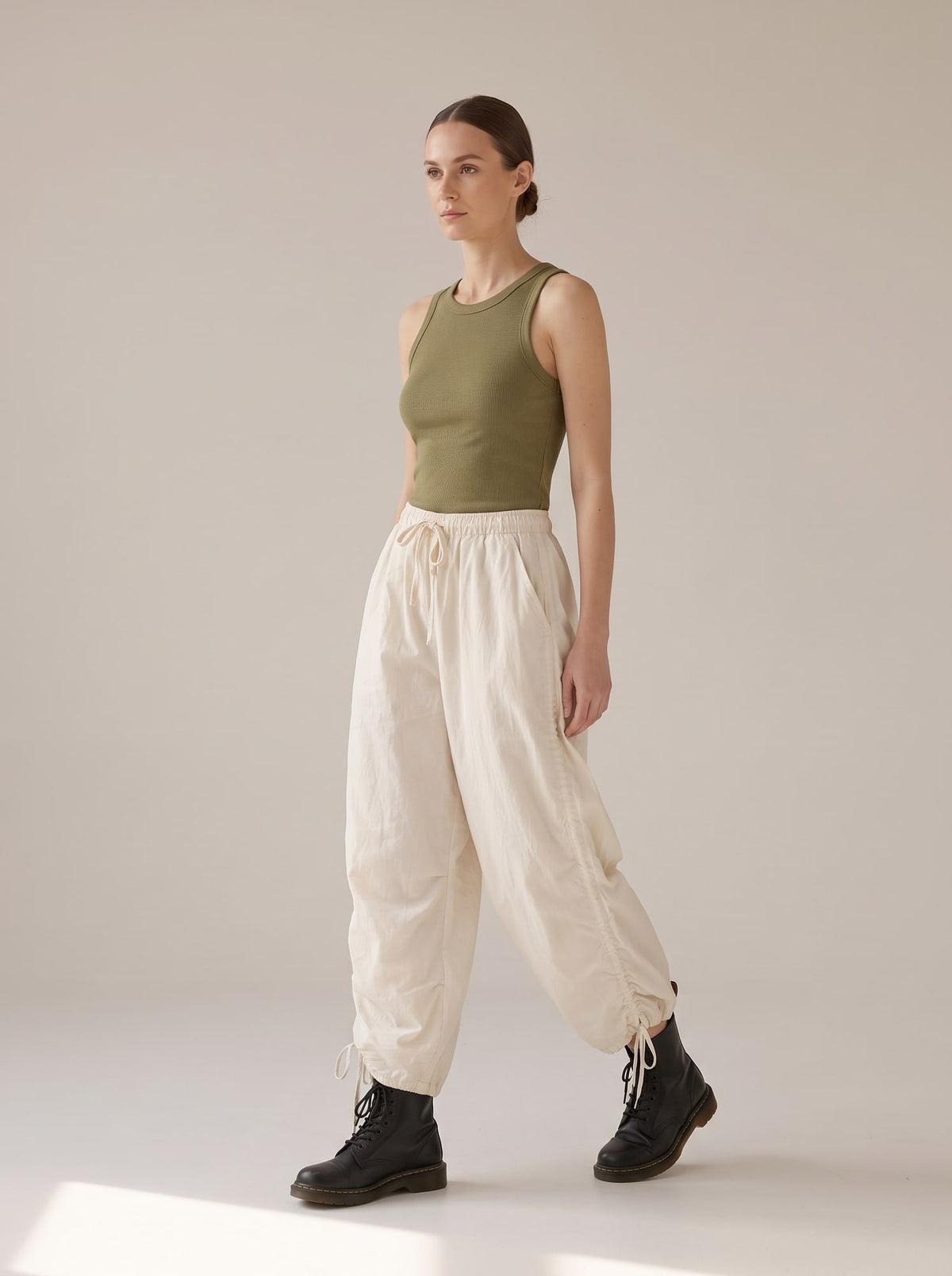 PANTALONI A PALLONCINO CON COULISSE Bianco - in movimento - IRONICA