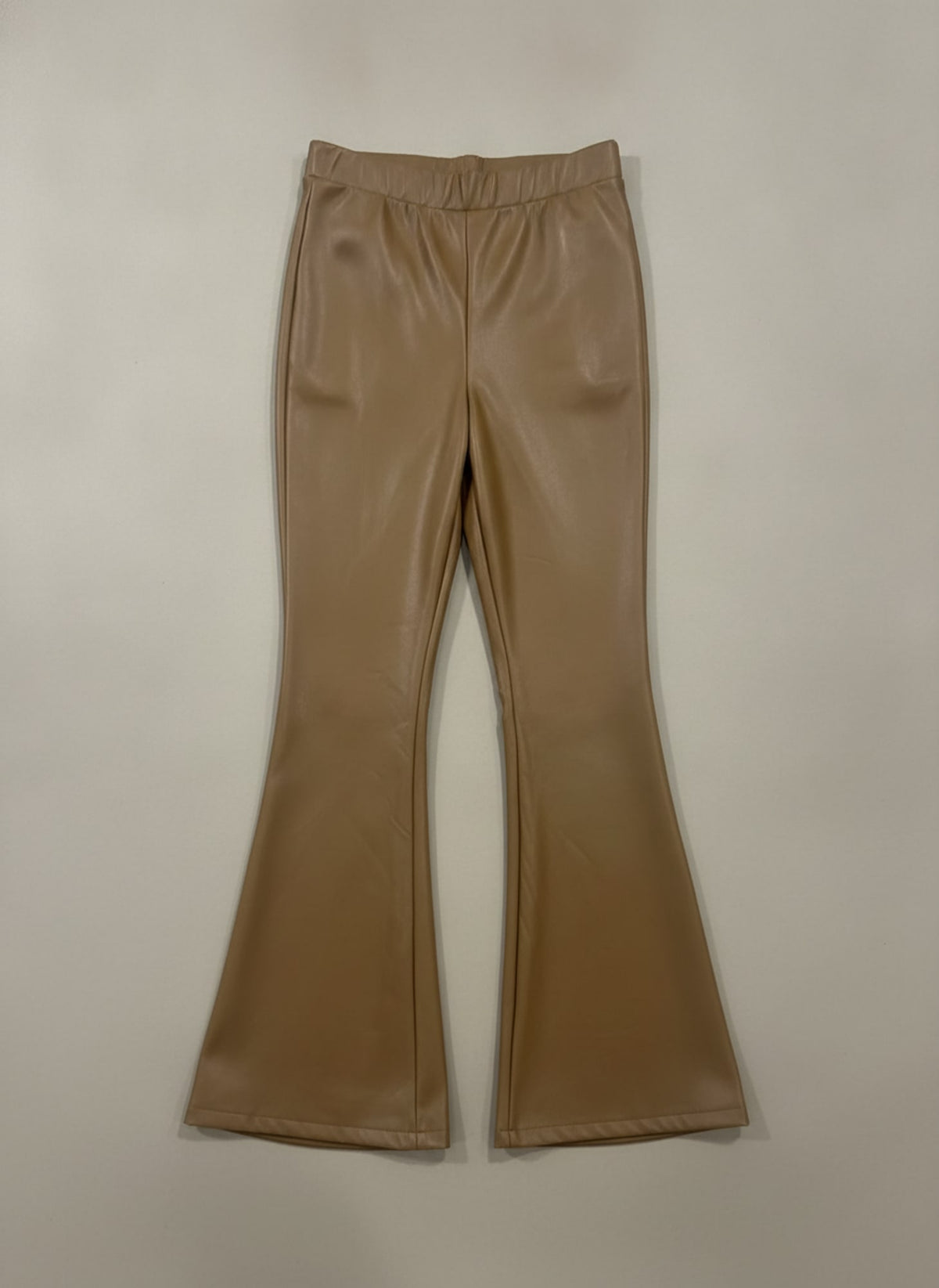 PANTALONI A ZAMPA EFFETTO PELLE Caramello - still life - IRONICA