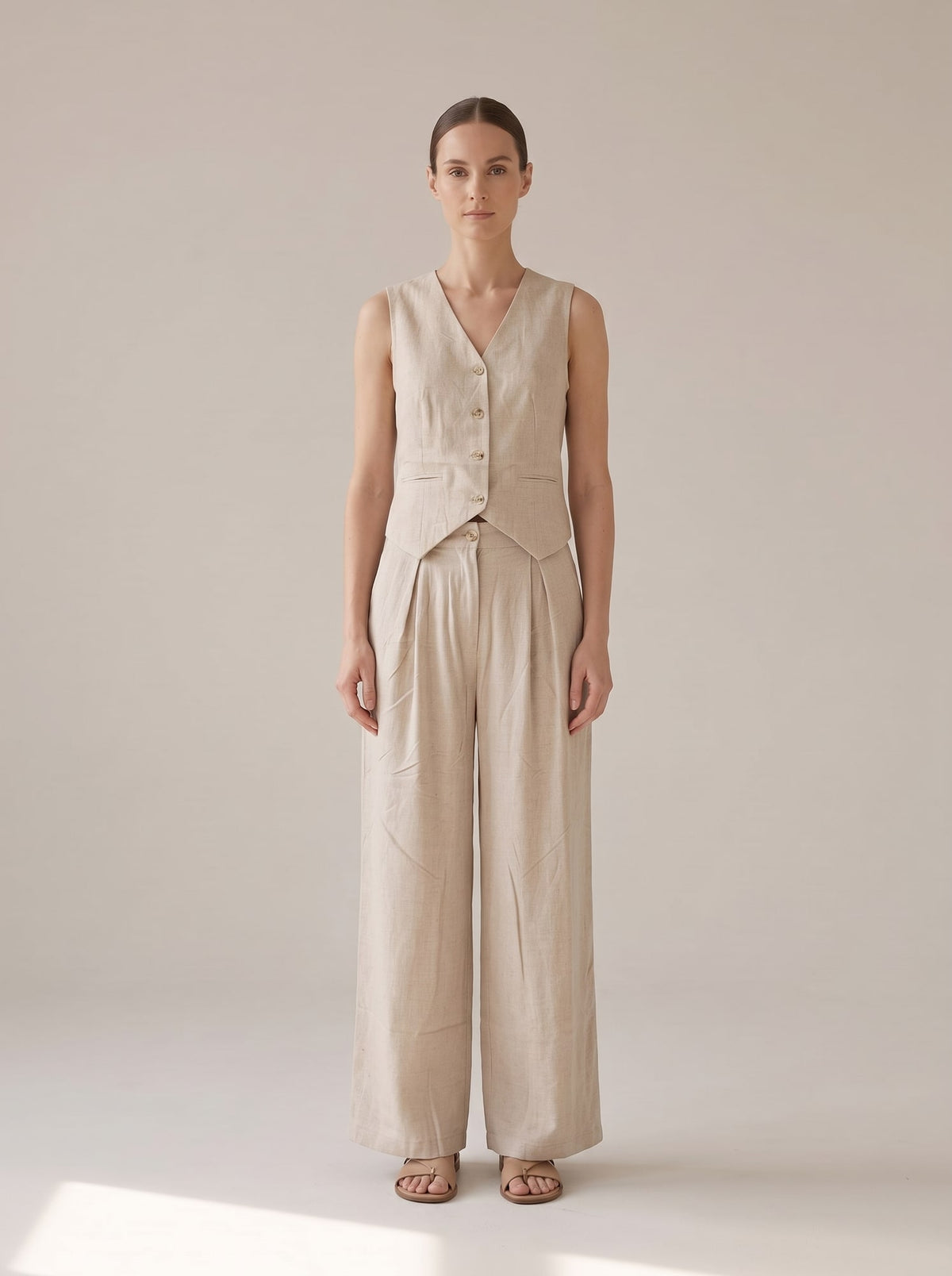 PANTALONI WIDE LEG CON PINCES Beige - indossato - IRONICA
