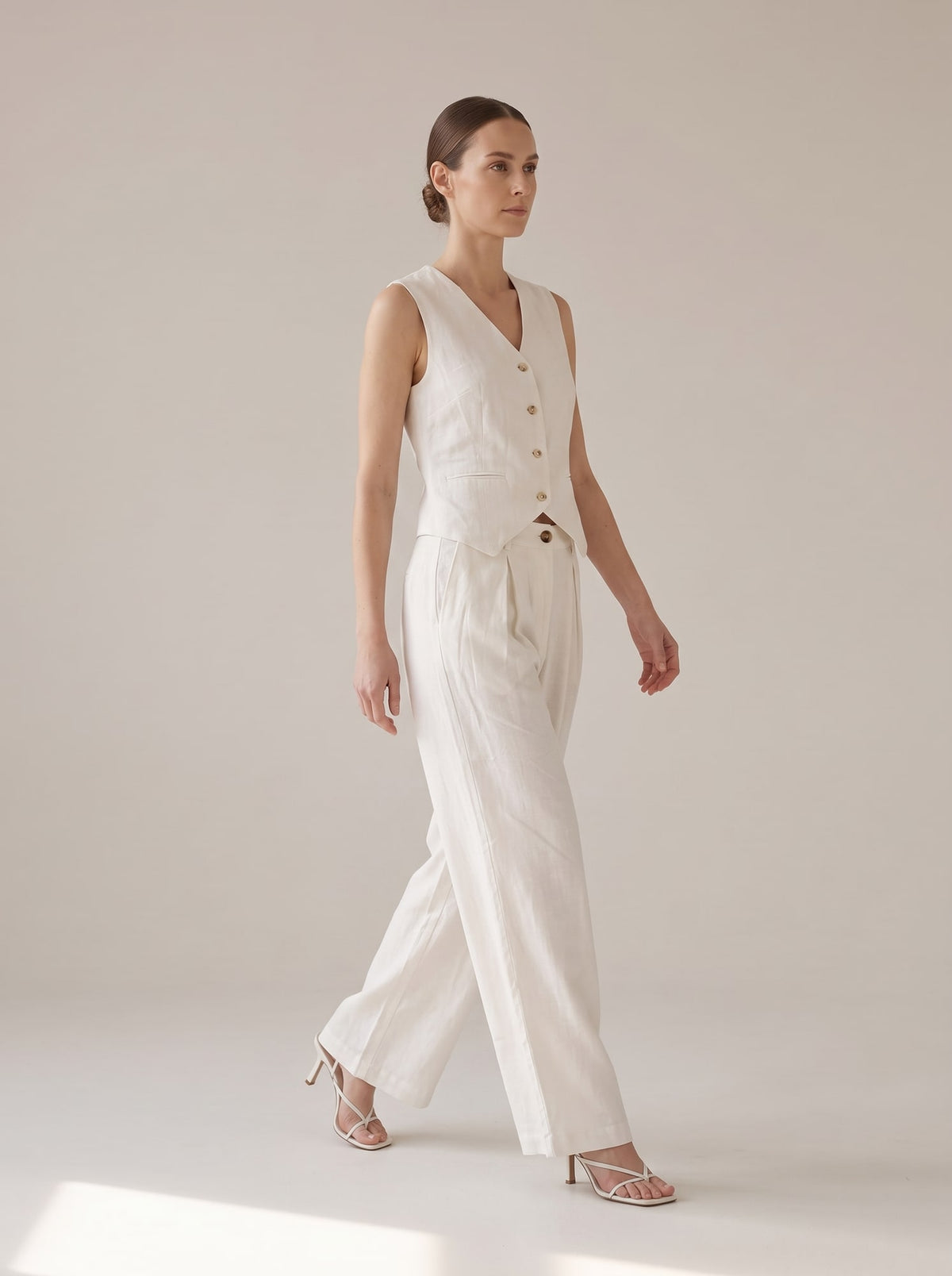 PANTALONI WIDE LEG CON PINCES Bianco - in movimento - IRONICA