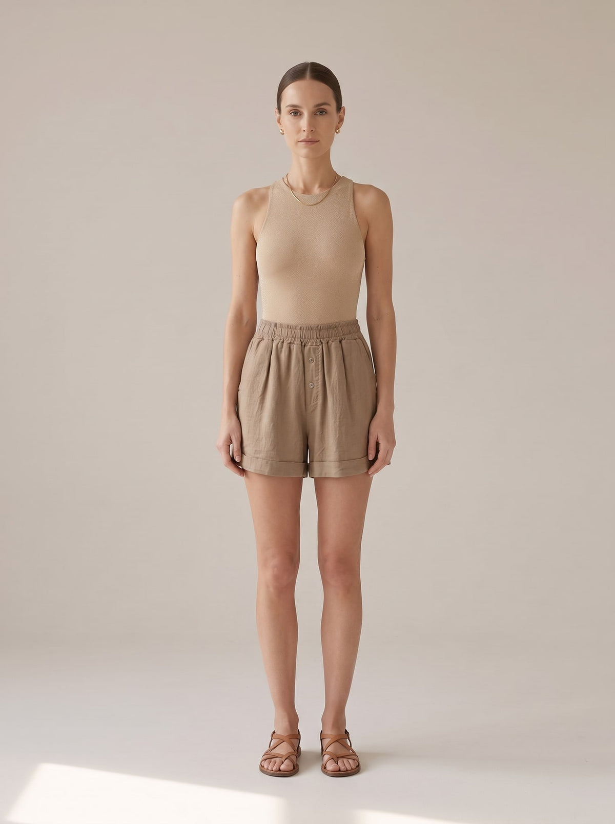 SHORTS A VITA ALTA IN MISTO LINO Fango - indossato - IRONICA
