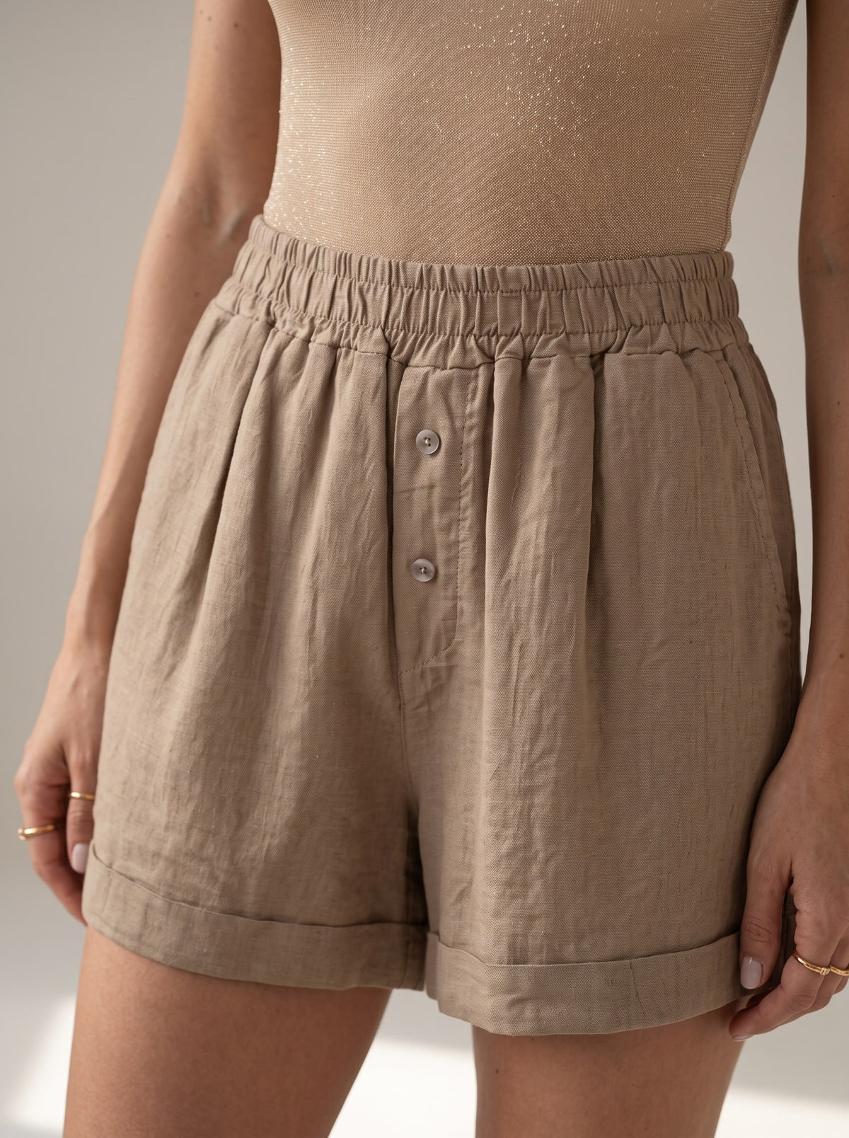 SHORTS A VITA ALTA IN MISTO LINO Fango - dettaglio - IRONICA