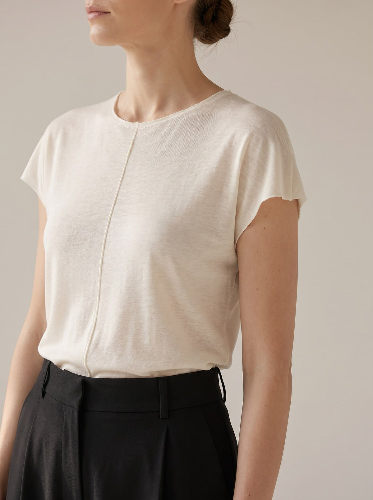 T-SHIRT FLUIDA IN TENCEL E LANA Avorio - dettaglio - IRONICA
