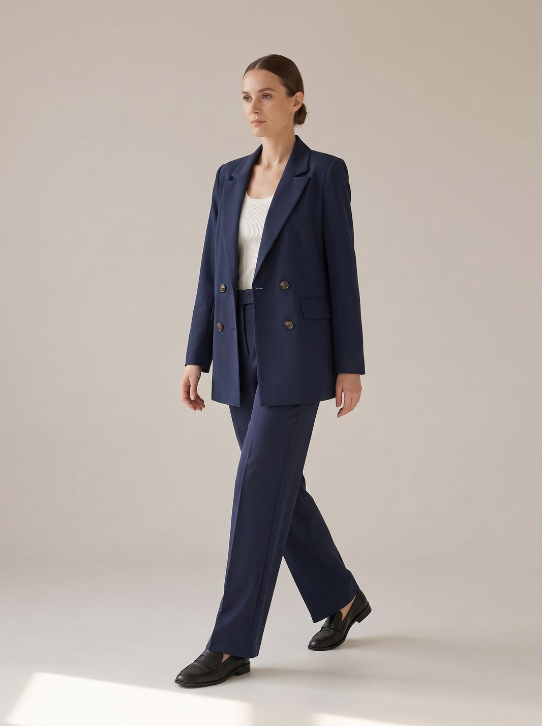 TAILLEUR CON GIACCA DOPPIOPETTO Blu - in movimento - IRONICA