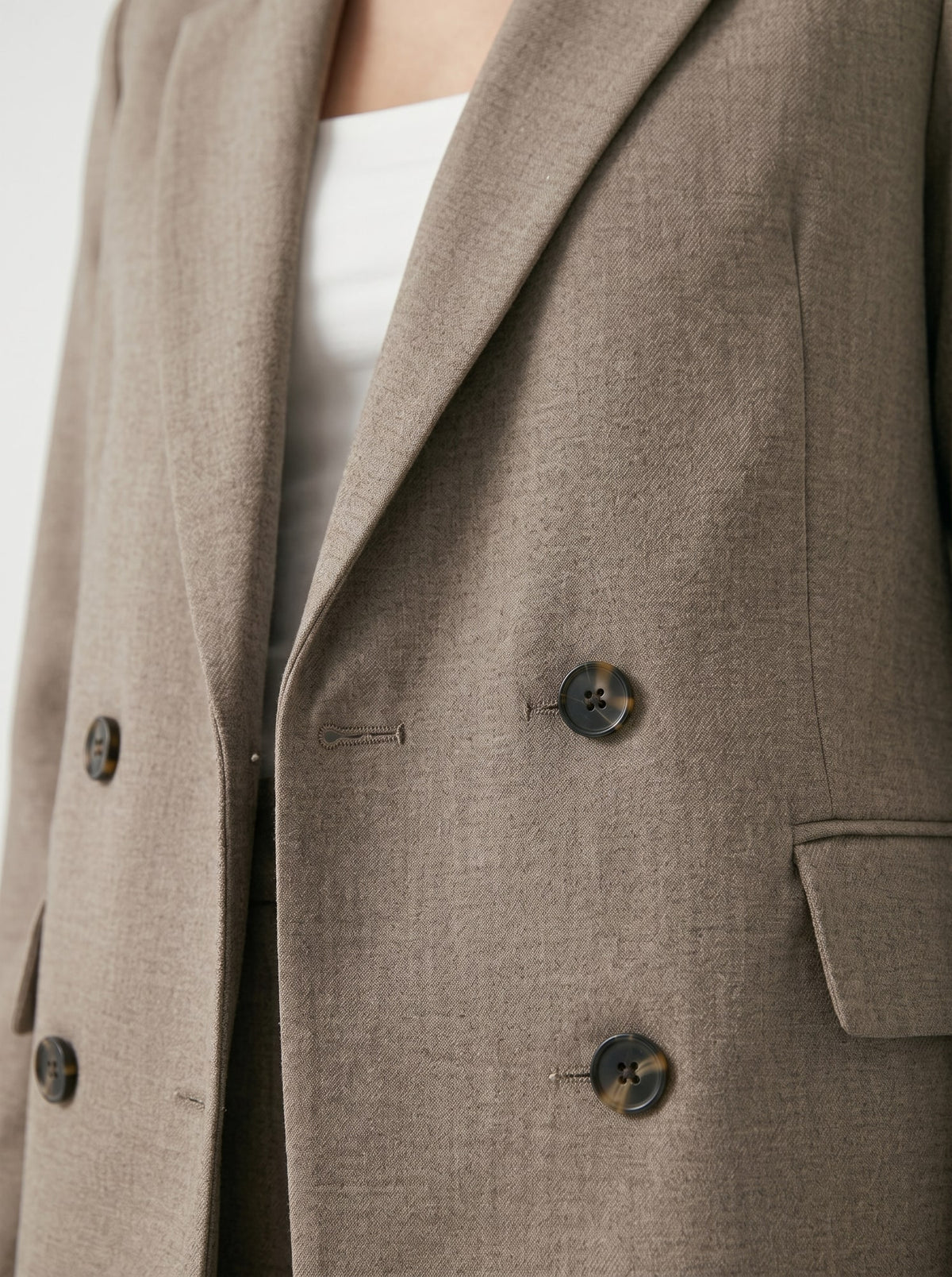 TAILLEUR CON GIACCA DOPPIOPETTO Crema - dettaglio - IRONICA