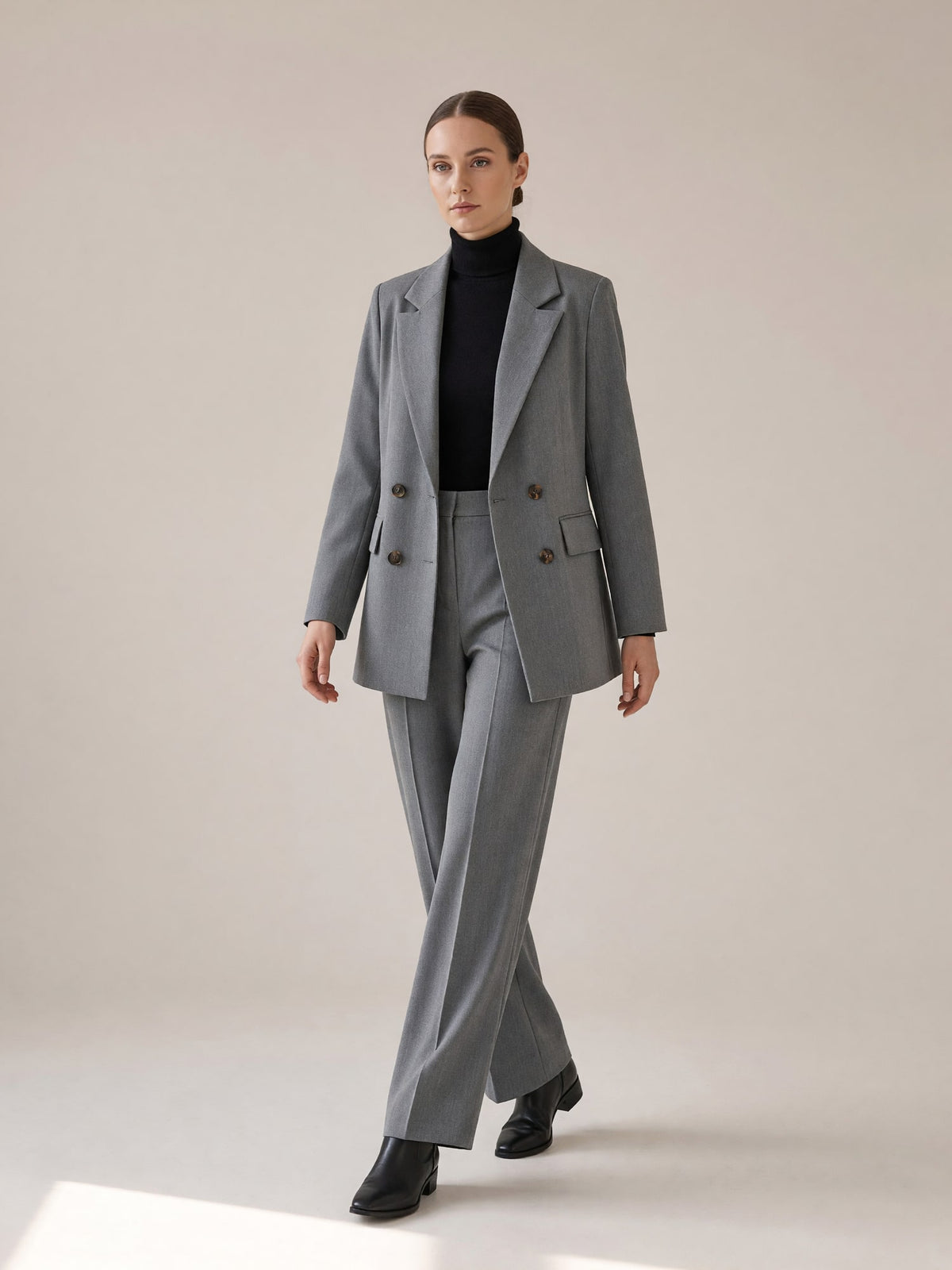 TAILLEUR CON GIACCA DOPPIOPETTO Grigio - in movimento - IRONICA