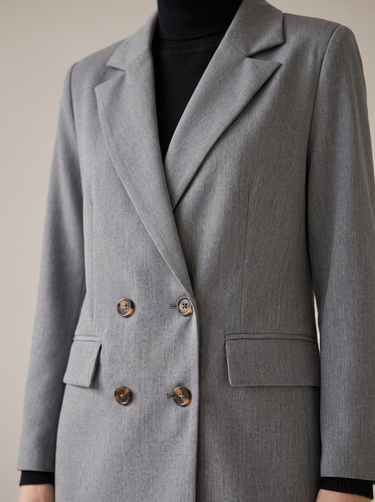 TAILLEUR CON GIACCA DOPPIOPETTO Grigio - dettaglio - IRONICA