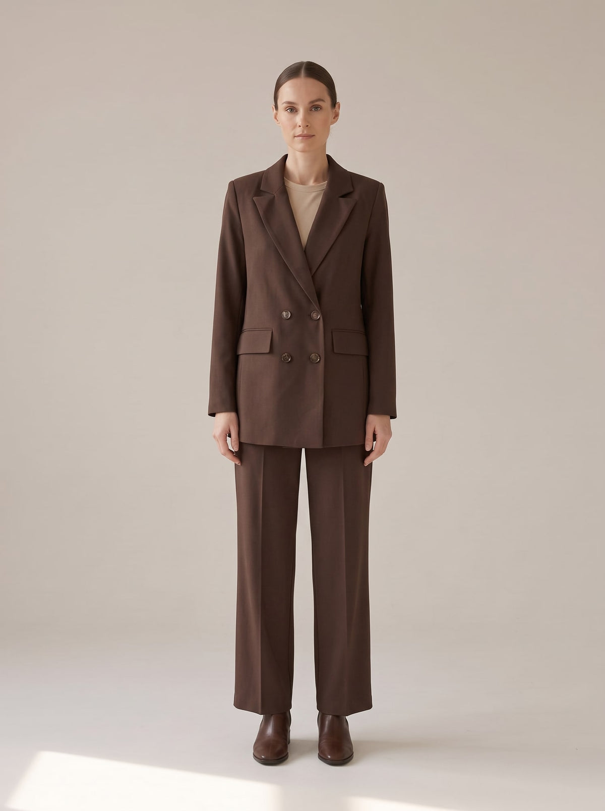 TAILLEUR CON GIACCA DOPPIOPETTO Moro - indossato - IRONICA