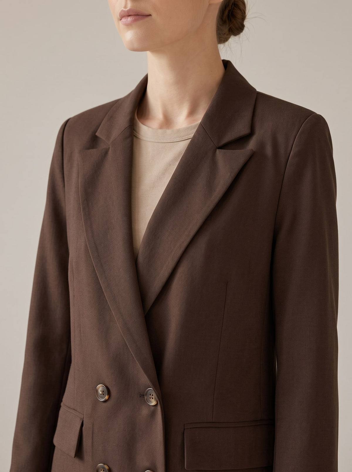 TAILLEUR CON GIACCA DOPPIOPETTO Moro - dettaglio - IRONICA