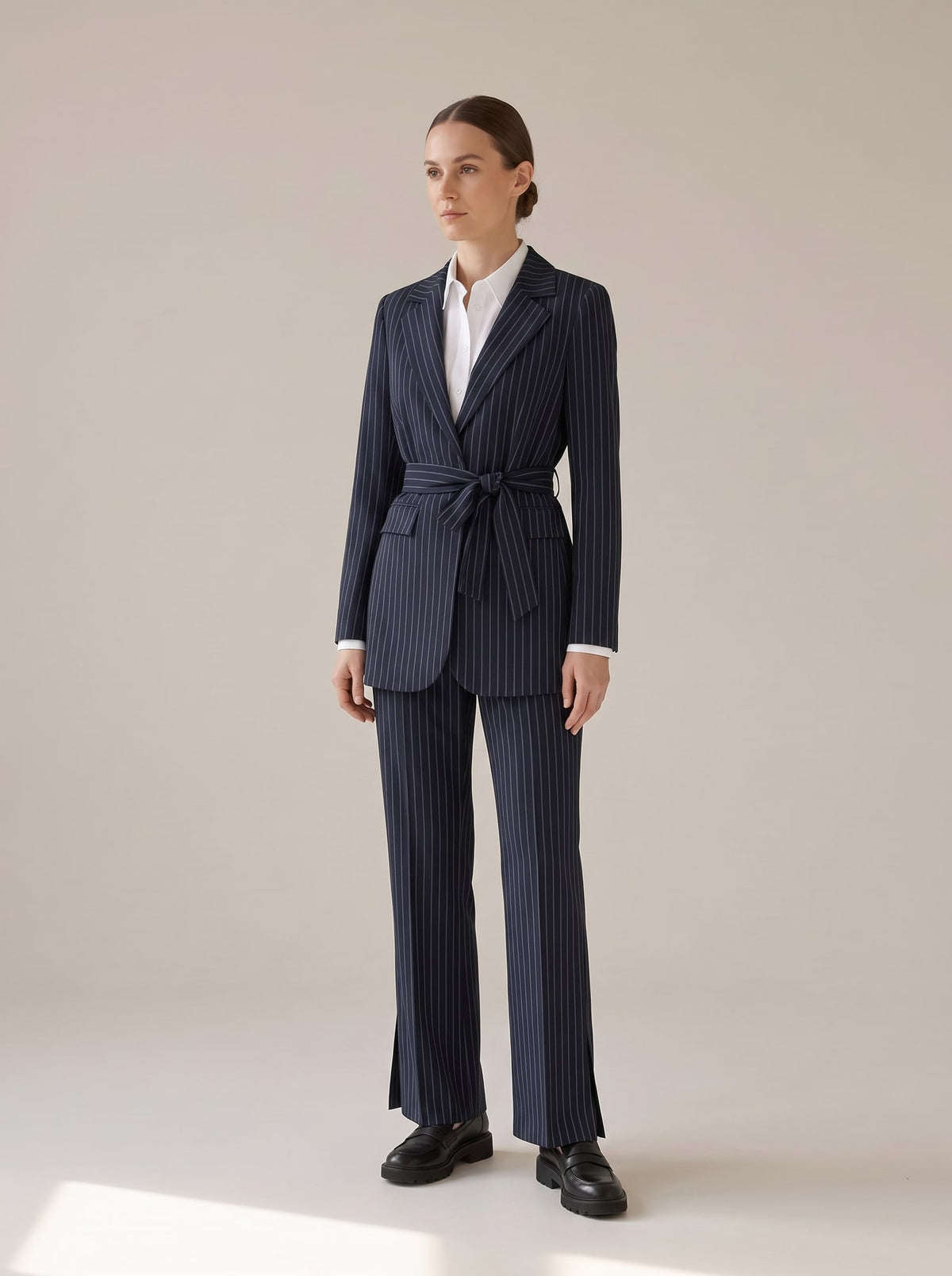 TAILLEUR GESSATO CON CINTURA Blu - indossato - IRONICA