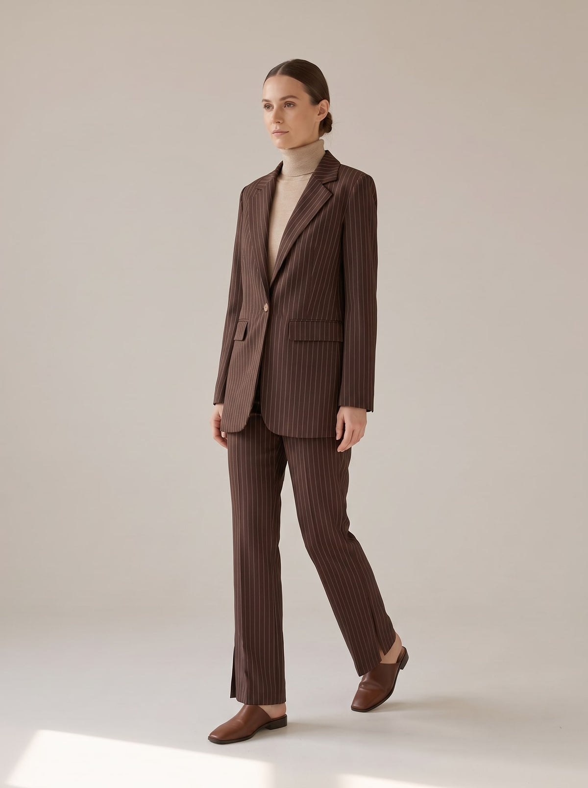 TAILLEUR GESSATO CON CINTURA Moro - in movimento - IRONICA