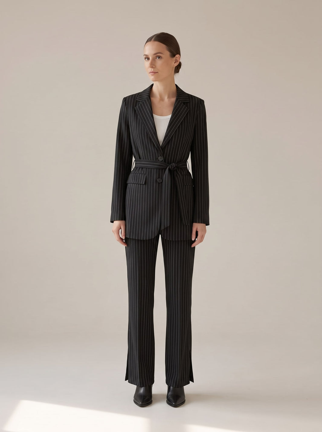 TAILLEUR GESSATO CON CINTURA Nero - indossato - IRONICA