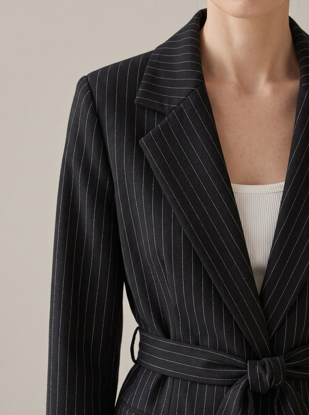 TAILLEUR GESSATO CON CINTURA Nero - dettaglio - IRONICA