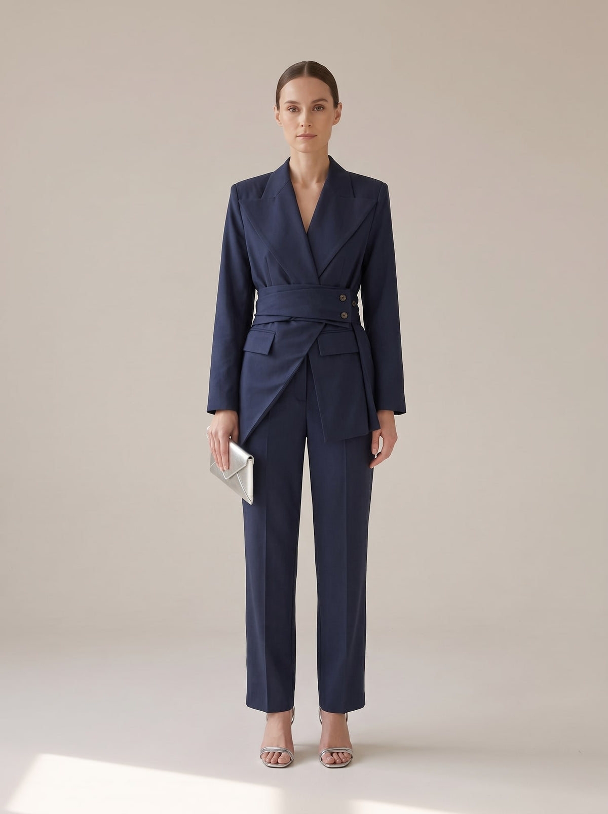 TAILLEUR INCROCIATO CON CINTURA Blu - indossato - IRONICA