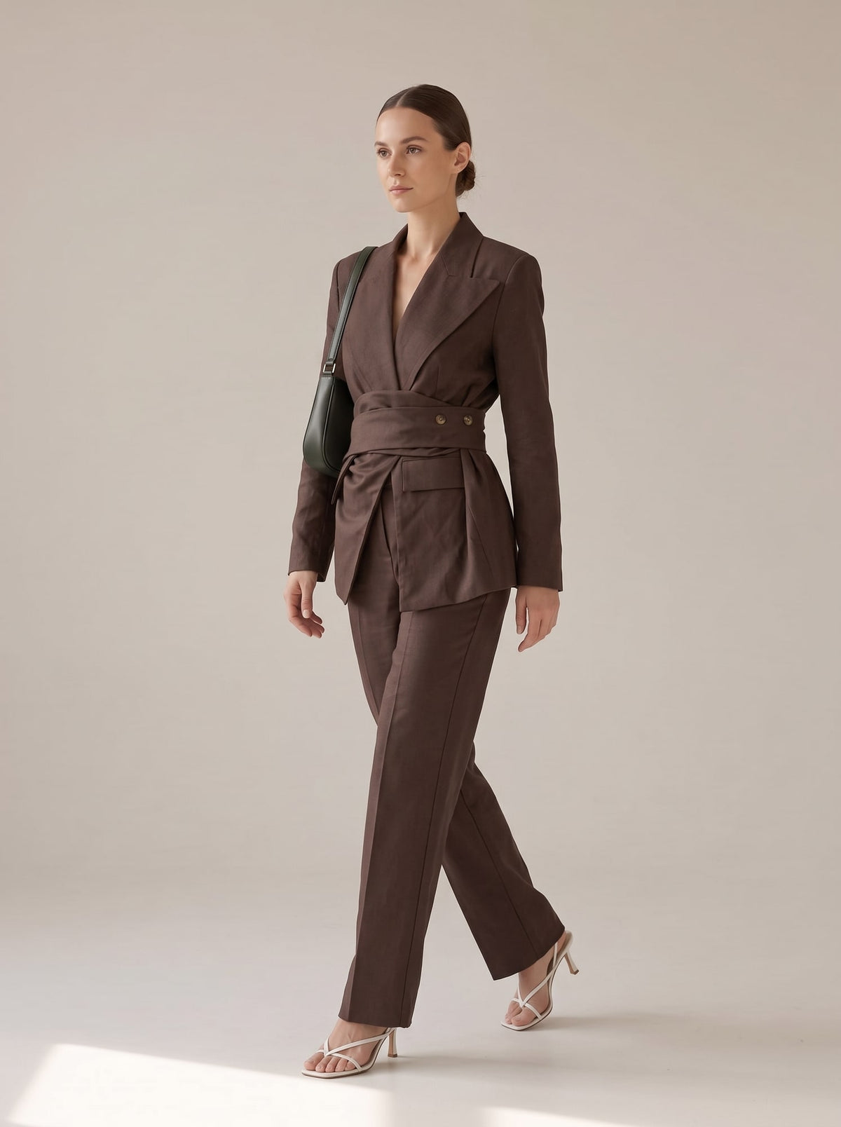 TAILLEUR INCROCIATO CON CINTURA Moro - in movimento - IRONICA