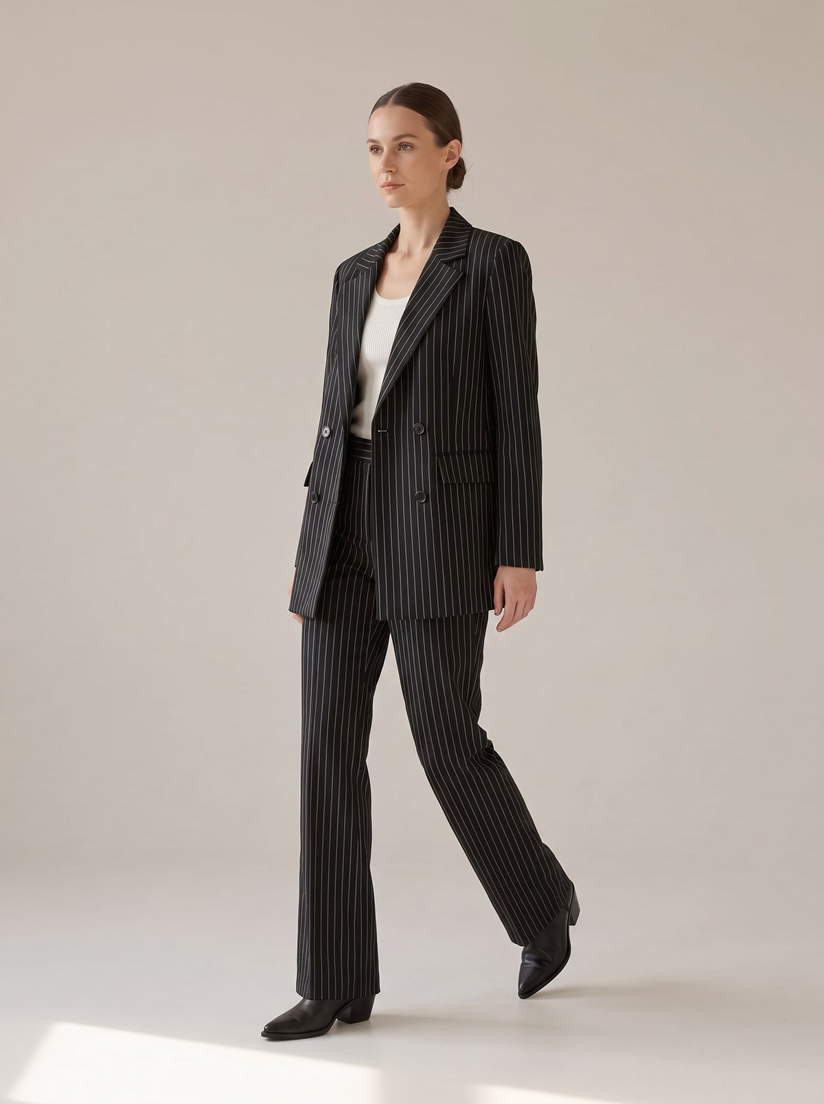 TAILLEUR OVERSIZE GESSATO Nero - in movimento - IRONICA