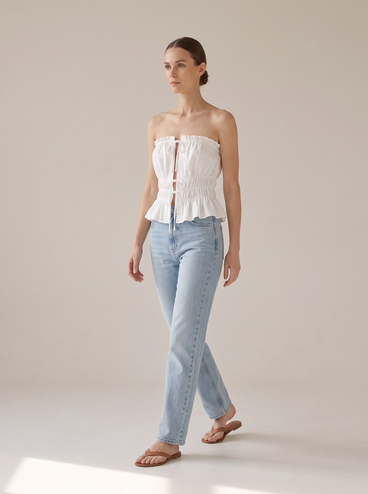 TOP A FASCIA CON LACCETTI Bianco - in movimento - IRONICA