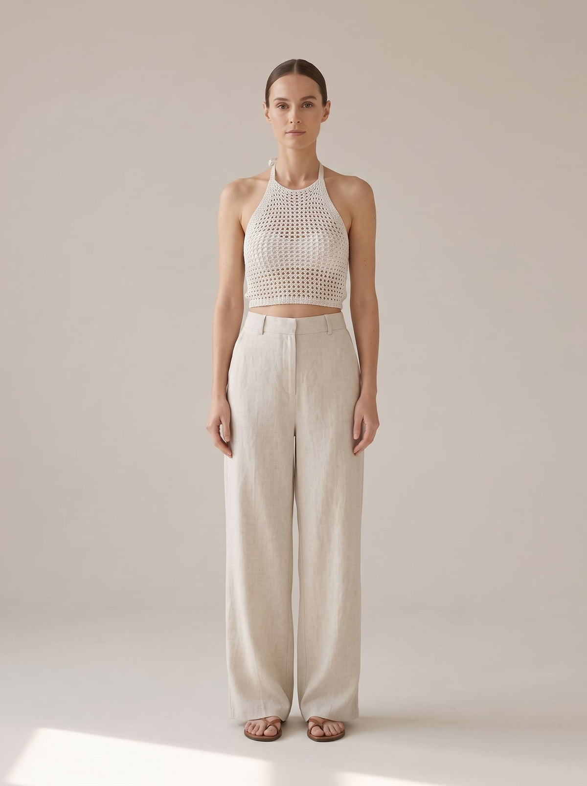 TOP CROPPED IN MAGLIA TRAFORATA Bianco - indossato - IRONICA