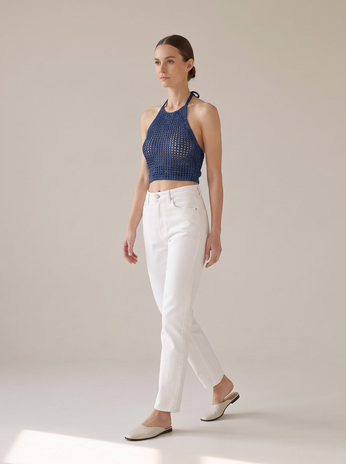TOP CROPPED IN MAGLIA TRAFORATA Blu - in movimento - IRONICA