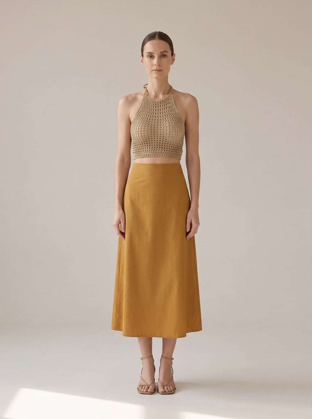 TOP CROPPED IN MAGLIA TRAFORATA Champagne - indossato - IRONICA