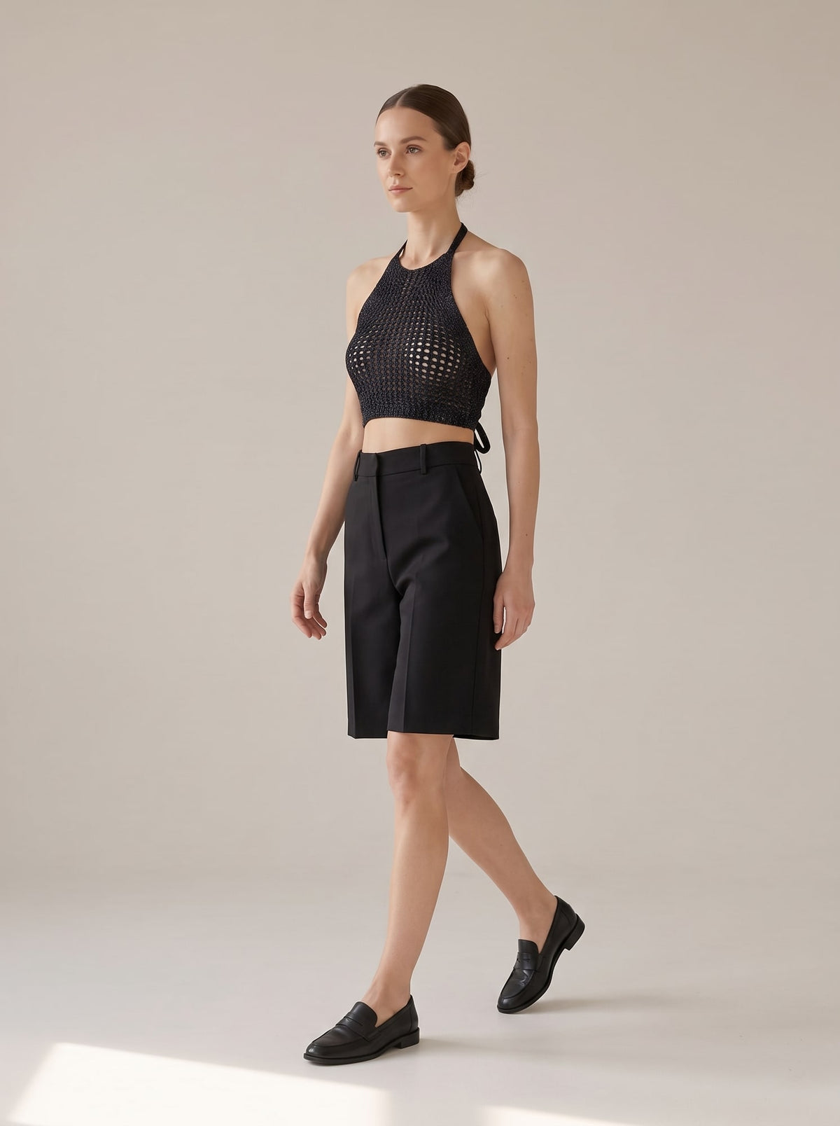 TOP CROPPED IN MAGLIA TRAFORATA Nero - in movimento - IRONICA
